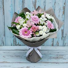 Букет цветов из:  Герберы, Альстромерии и Хризантемы в Камышах