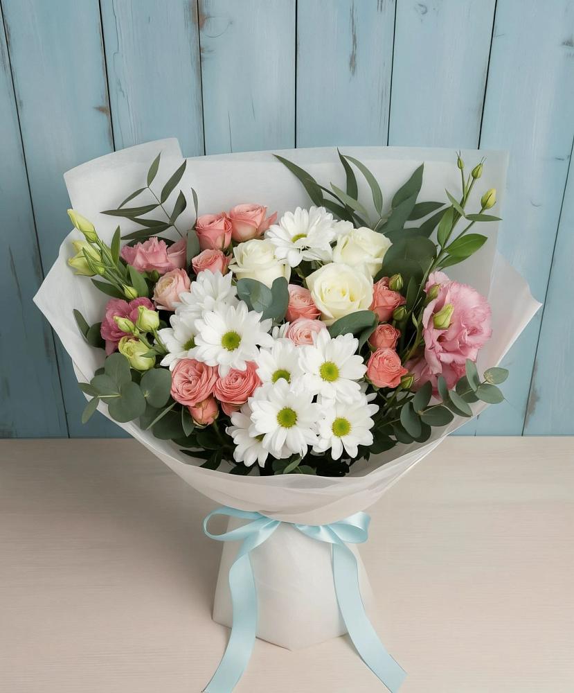 Букет цветов из: Розы, Лизиантусы и Хризантемы в Камышах