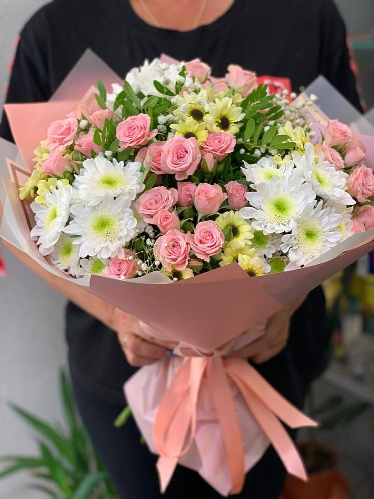 Букет цветов из: Розы и Хризантемы в Камышах