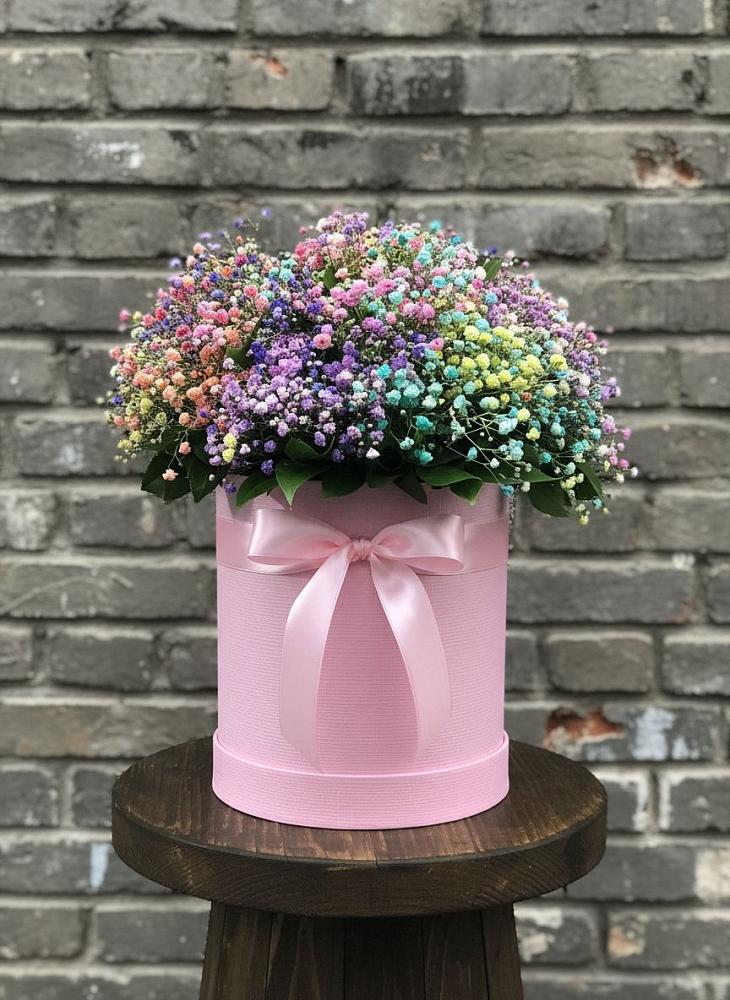 Цветочная композиция из Гипсофила и Розы в шляпной коробке в Камышах