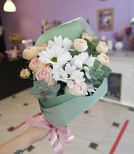 Букет милый в Камышах Букет цветов из: Хризантемы и Розы в Камышах