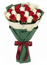 Букет Микс из красных и белых роз в Камышах