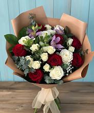 Букет цветов из:  Розы и Альстромерии в Камышах