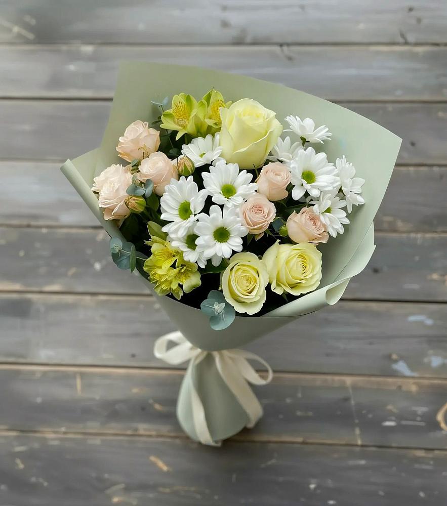 Букет цветов из: Альстромерии, Розы и Хризантемы в Камышах