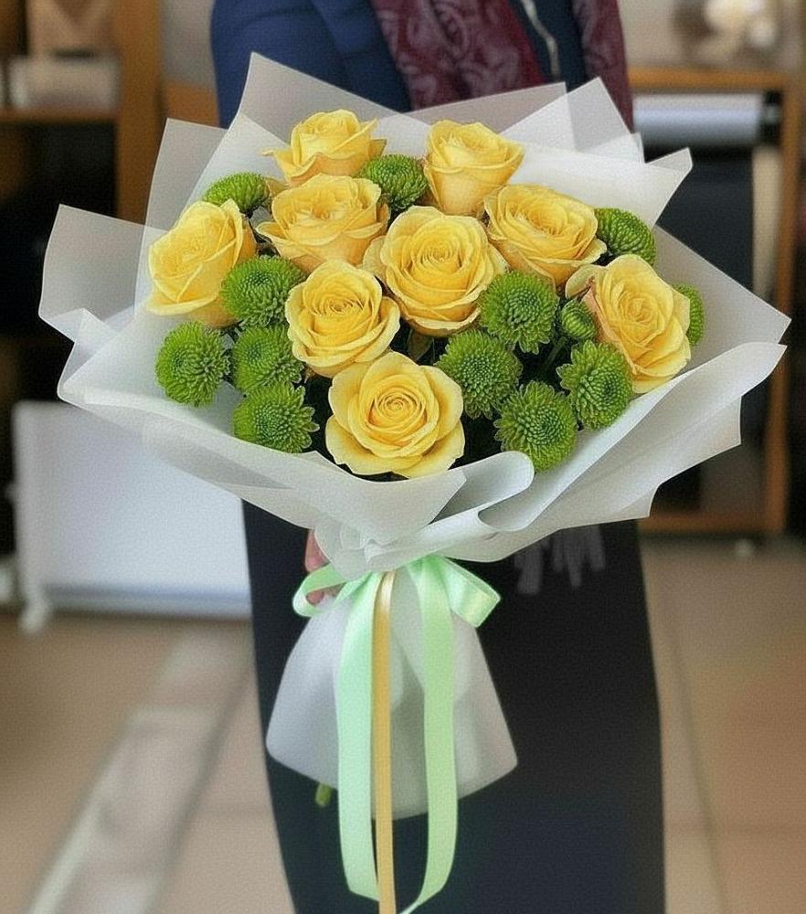 Букет цветов из: Хризантемы и Розы в Камышах