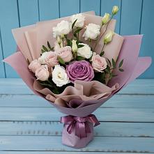 Букет цветов из:  Розы и Лизиантусы в Камышах