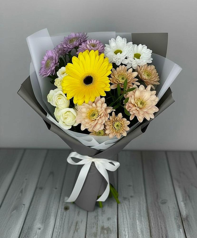 Букет цветов из: Розы, Герберы и Хризантемы в Камышах