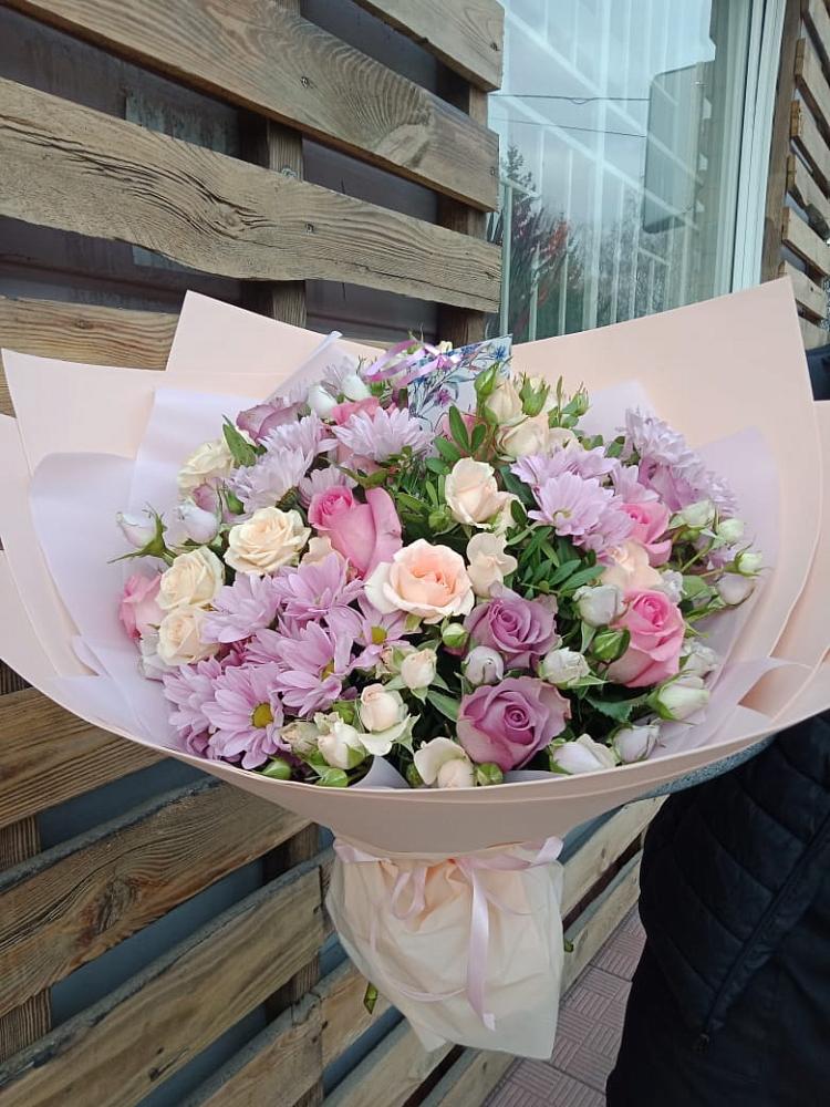 Букет цветов из: Розы и Хризантемы в Камышах