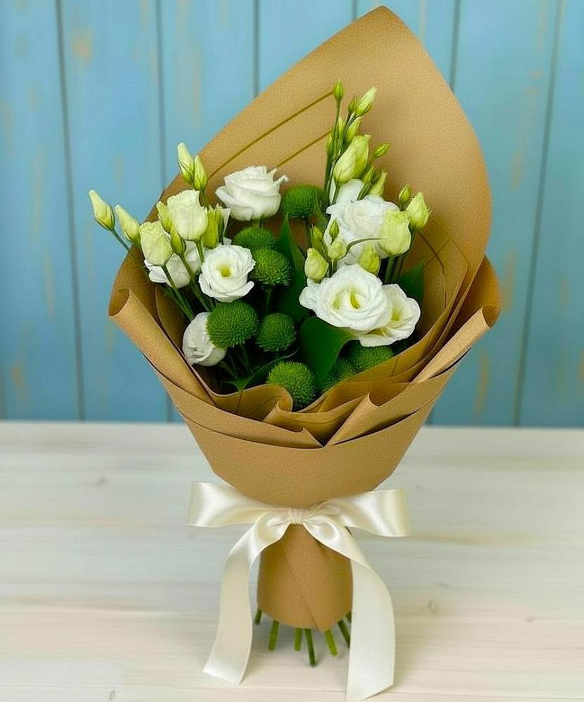 Букет цветов из: Хризантемы и Лизиантусы в Камышах