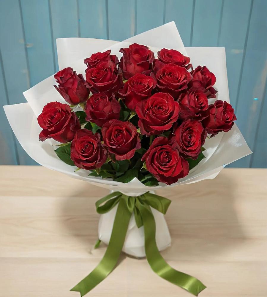 Букет Красные розы в Камышах