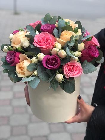 Цветочная композиция из Розы в шляпной коробке в Камышах