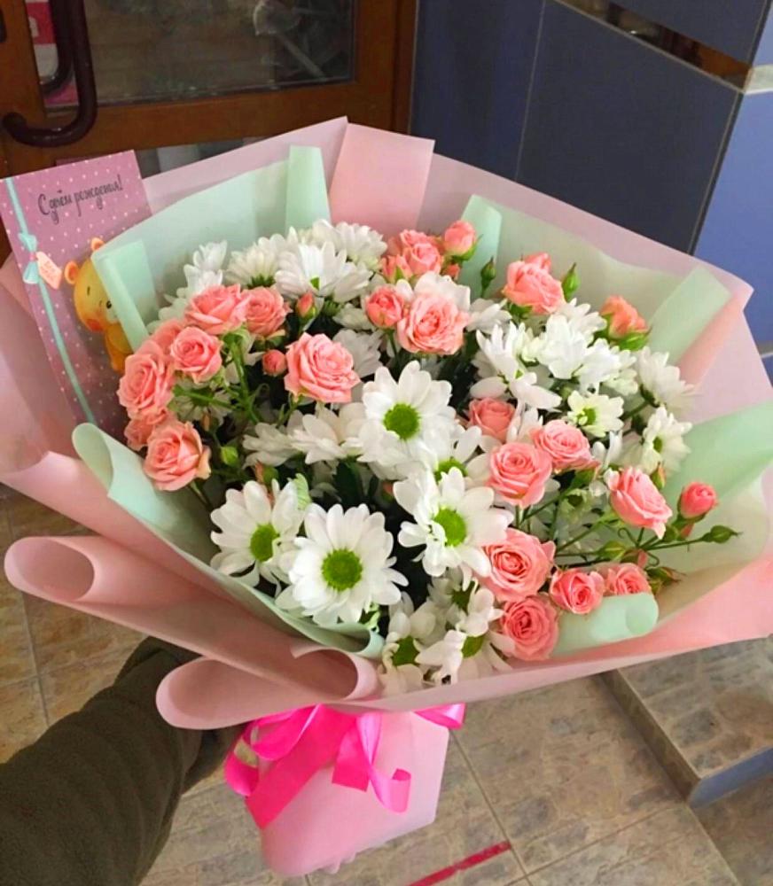 Букет цветов из: Розы и Хризантемы в Камышах