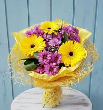 Букет цветов из:  Хризантемы и Герберы в Камышах
