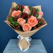 Букет цветов из:  Розы и Альстромерии в Камышах