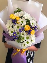 Букет цветов из:  Ирисы, Хризантемы и Розы #REPLACE_PRED# Камышах