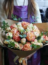Букет цветов из:  Альстромерии и Розы #REPLACE_PRED# Камышах