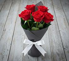 Букет 5 Красных роз Эдлесс Лав в Камышах