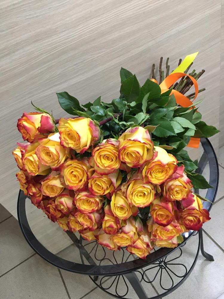 Букет Желтые розы в Камышах