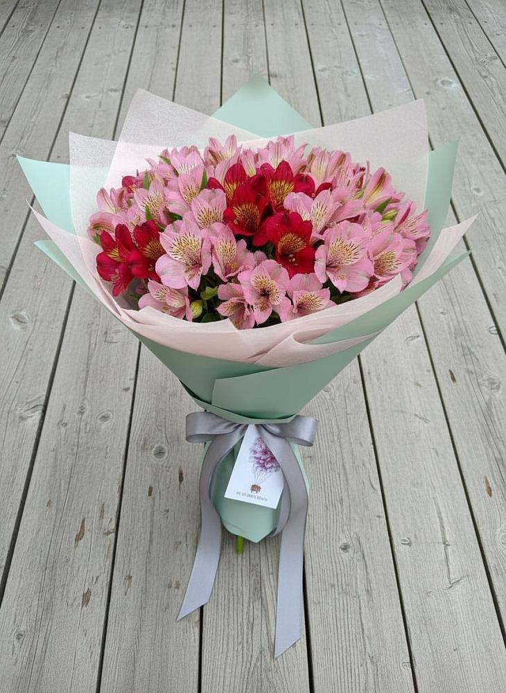 Букет цветов из: Альстромерии в Камышах