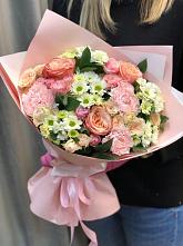 Букет цветов из:  Гвоздики, Розы и Хризантемы в Камышах