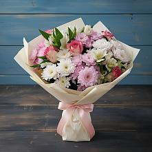 Букет цветов из:  Хризантемы, Альстромерии и Розы в Камышах