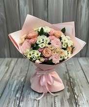 Букет цветов из:  Гвоздики, Розы и Хризантемы в Камышах