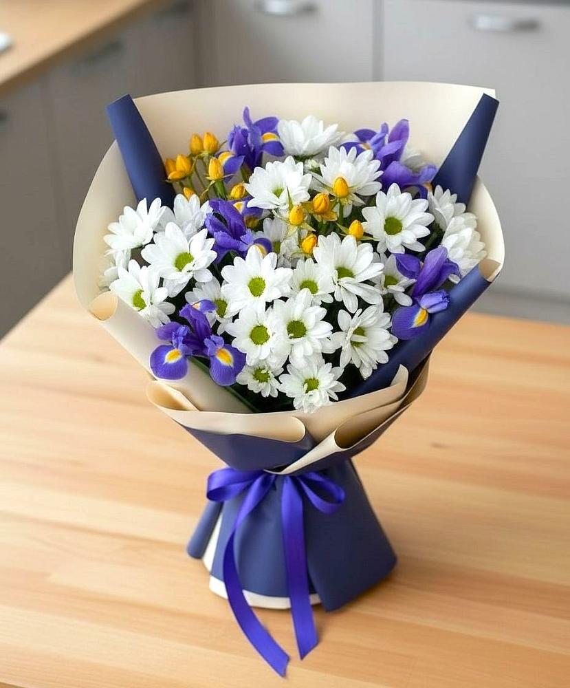 Букет цветов из: Розы, Ирисы и Хризантемы в Камышах