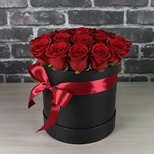 Цветочная композиция из Розы в шляпной коробке #REPLACE_PRED# Камышах