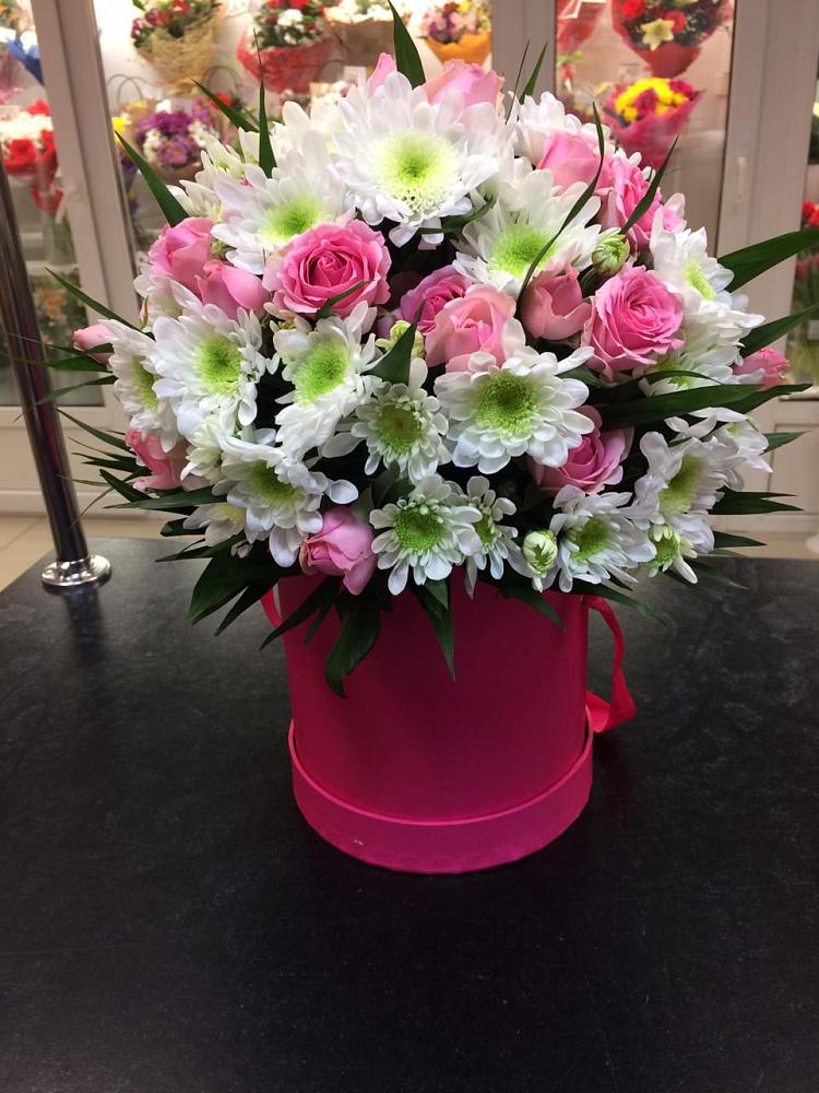 Цветочная композиция из Розы и Хризантемы в шляпной коробке в Камышах